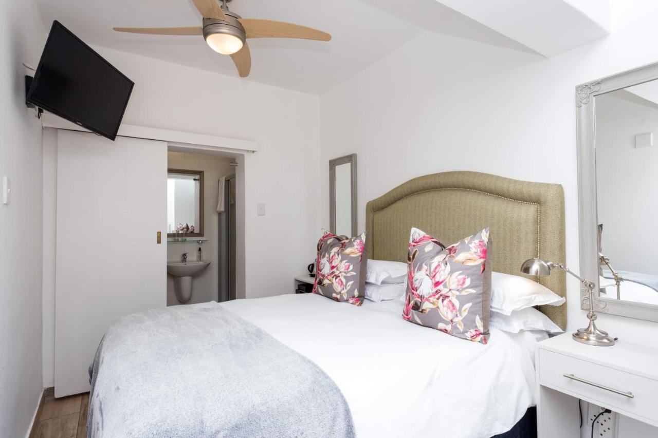 Maartens Guesthouse Cape Town Bagian luar foto